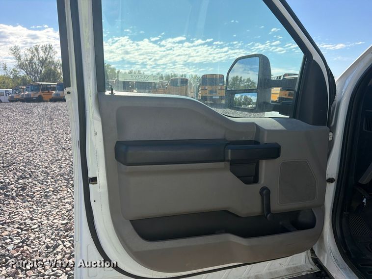 image for item YA5343 2017 Ford F550 Super Duty Ext. Cab chipper truck