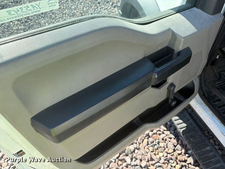image for item YA5343 2017 Ford F550 Super Duty Ext. Cab chipper truck