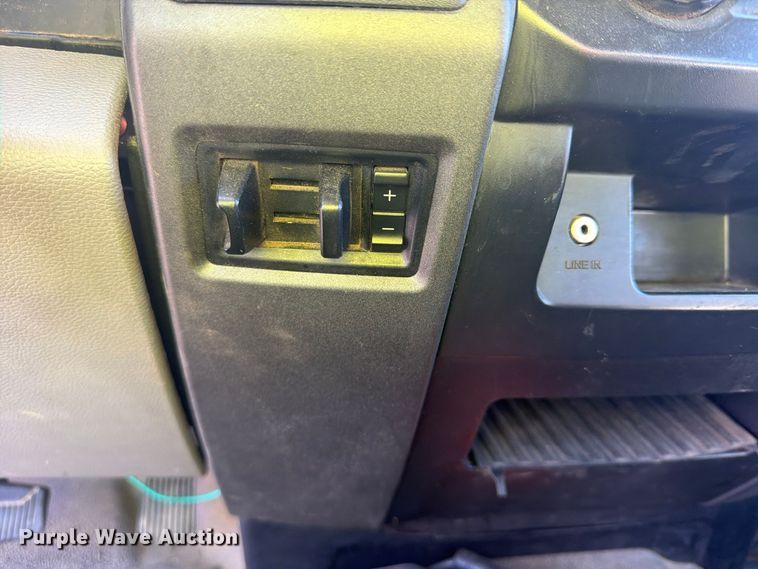 image for item YA5343 2017 Ford F550 Super Duty Ext. Cab chipper truck