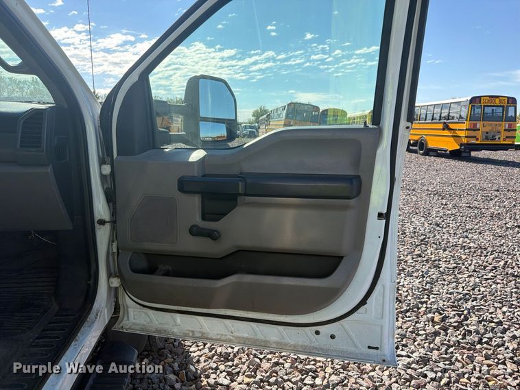 image for item YA5343 2017 Ford F550 Super Duty Ext. Cab chipper truck