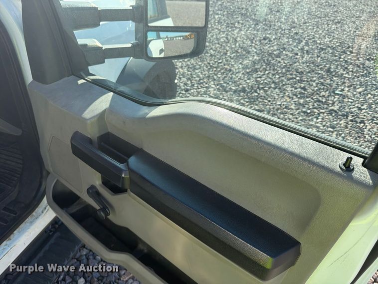image for item YA5343 2017 Ford F550 Super Duty Ext. Cab chipper truck