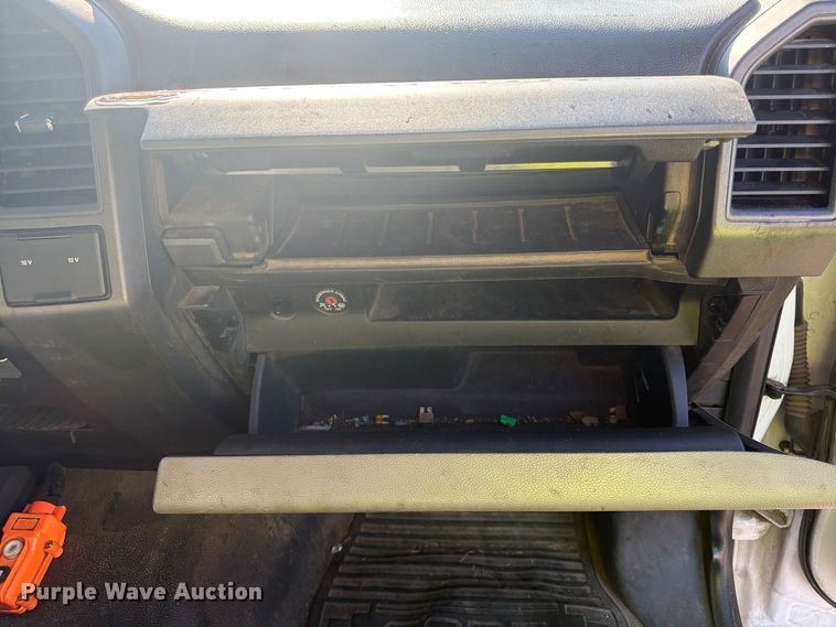 image for item YA5343 2017 Ford F550 Super Duty Ext. Cab chipper truck