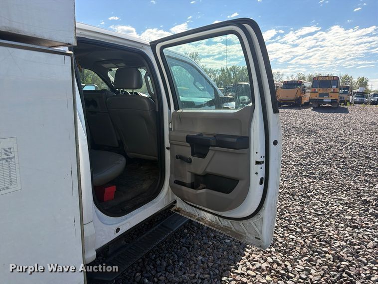 image for item YA5343 2017 Ford F550 Super Duty Ext. Cab chipper truck