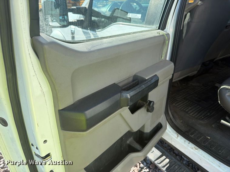 image for item YA5343 2017 Ford F550 Super Duty Ext. Cab chipper truck