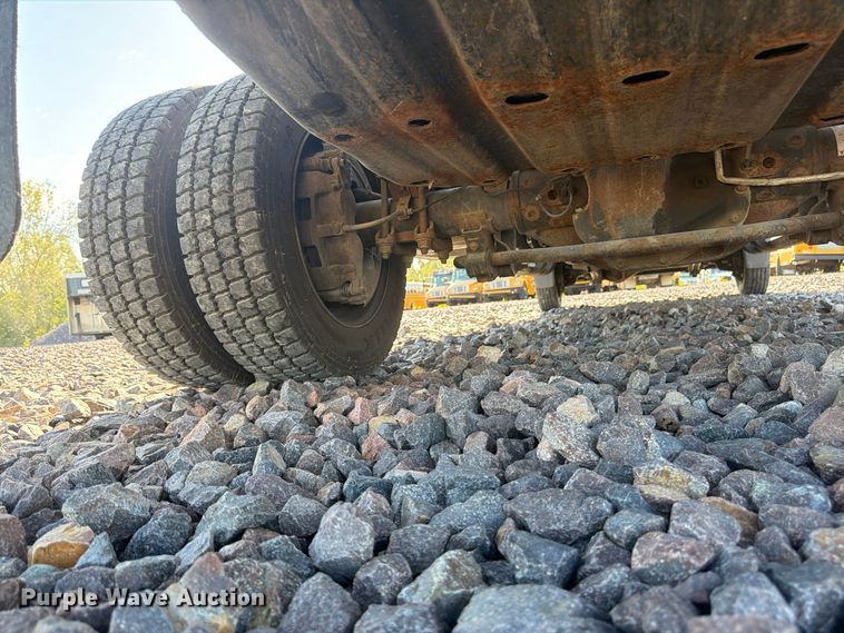 image for item YA5343 2017 Ford F550 Super Duty Ext. Cab chipper truck
