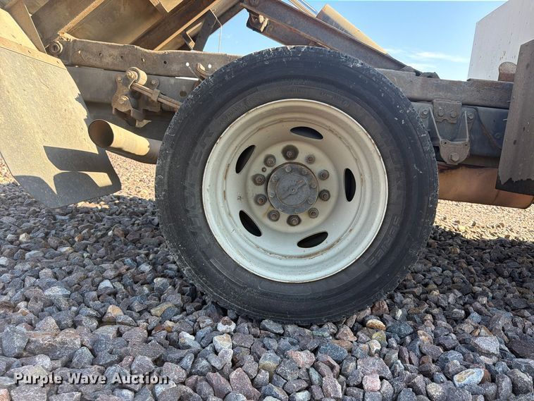 image for item YA5343 2017 Ford F550 Super Duty Ext. Cab chipper truck