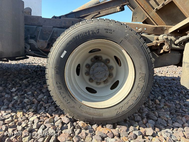 image for item YA5343 2017 Ford F550 Super Duty Ext. Cab chipper truck