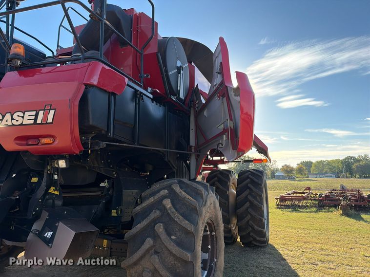 image for item DU5755 2013 Case 8230 RWA combine