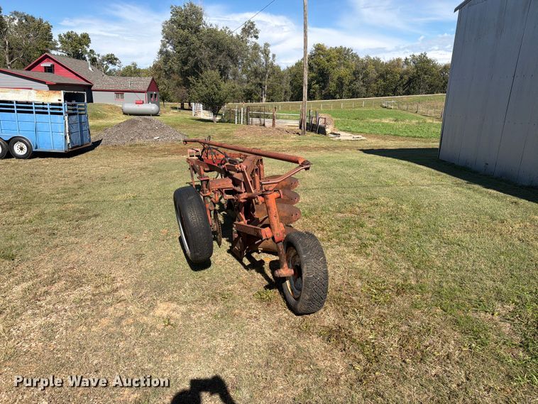 image for item EI7844 4 bottom plow