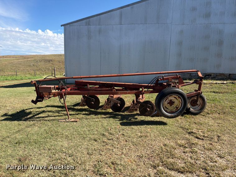 image for item EI7844 4 bottom plow