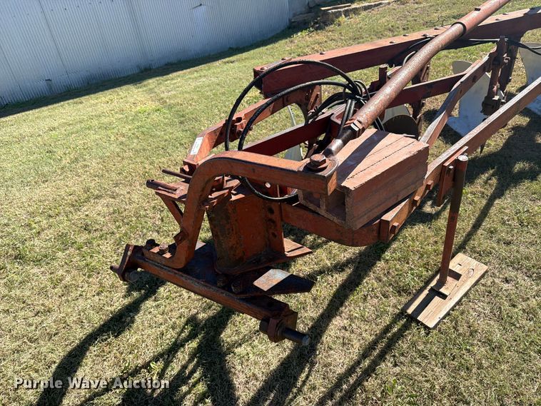 image for item EI7844 4 bottom plow