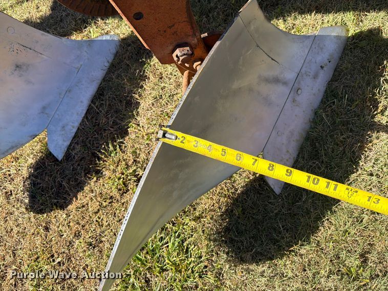 image for item EI7844 4 bottom plow