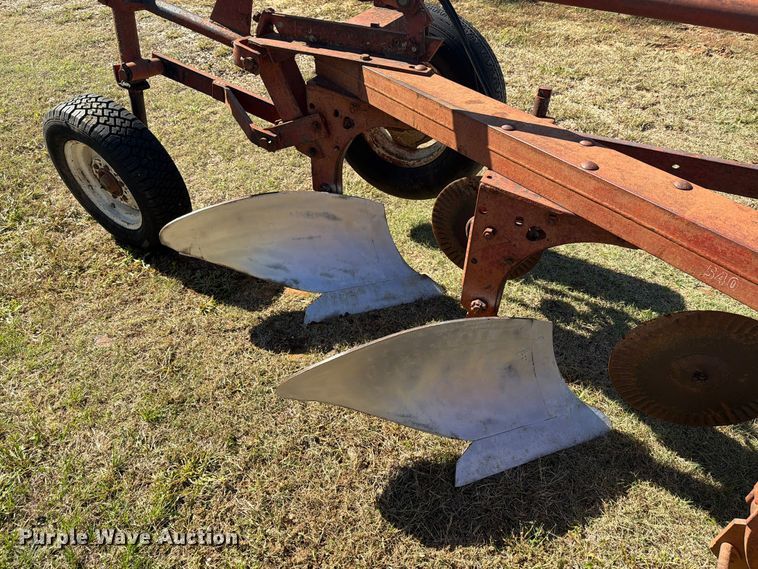 image for item EI7844 4 bottom plow