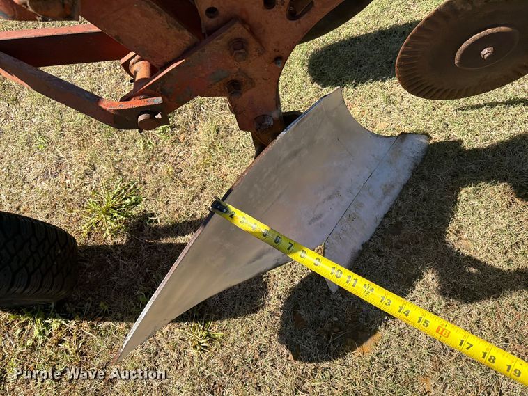image for item EI7844 4 bottom plow