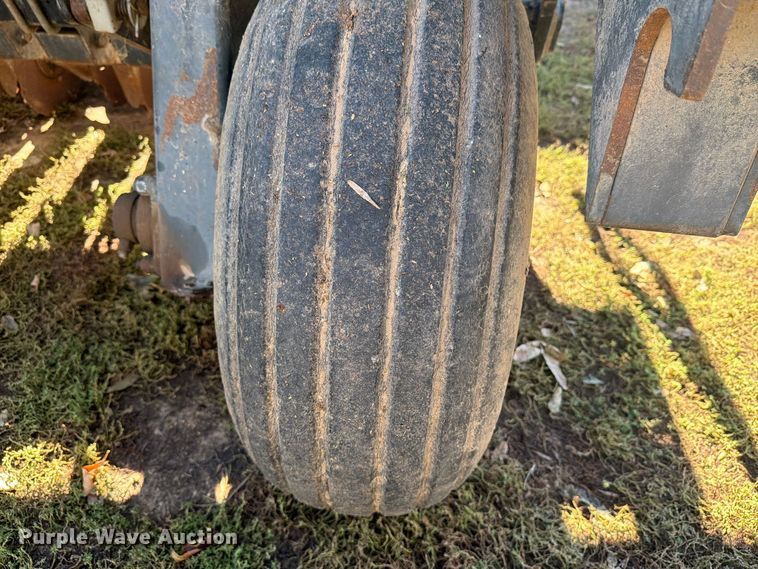 image for item EI7845 CrustBuster 4000 All Plant DD32x7.5 grain drill