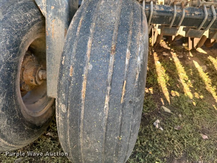 image for item EI7845 CrustBuster 4000 All Plant DD32x7.5 grain drill