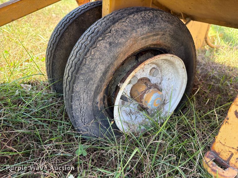 image for item EO8814 Agway AC800 bale accumulator