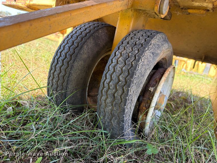 image for item EO8814 Agway AC800 bale accumulator