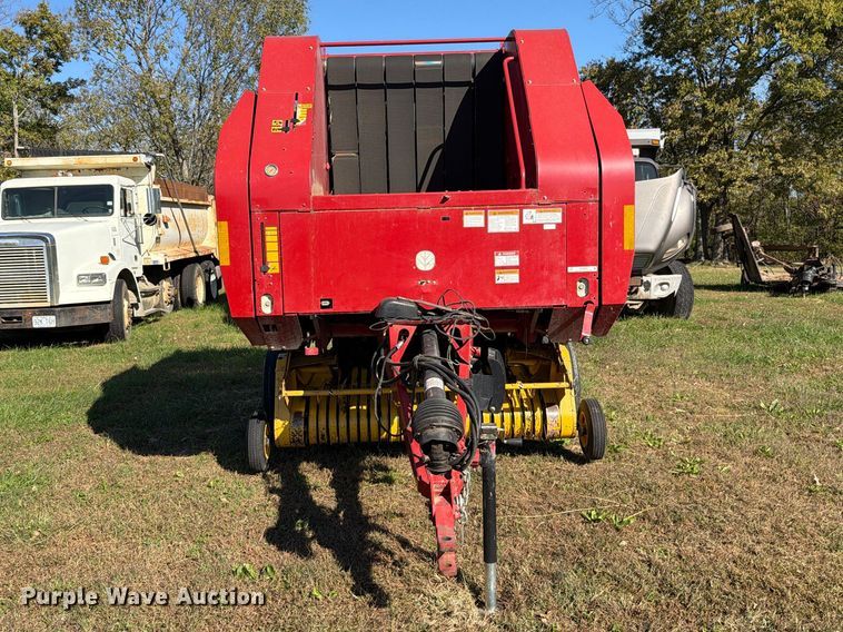 image for item EO8822 2006 New Holland BR750A round baler
