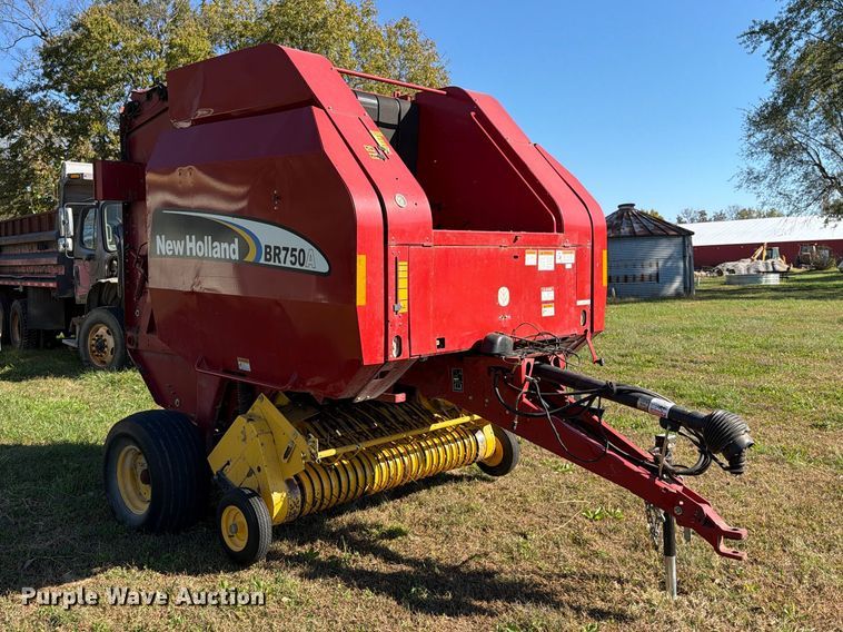 image for item EO8822 2006 New Holland BR750A round baler