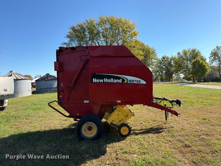 image for item EO8822 2006 New Holland BR750A round baler