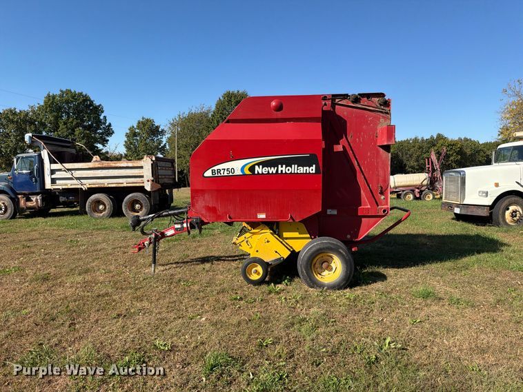 image for item EO8822 2006 New Holland BR750A round baler