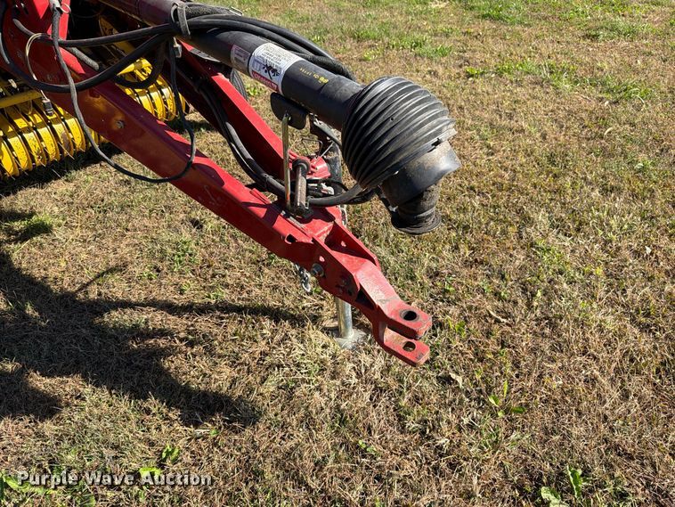 image for item EO8822 2006 New Holland BR750A round baler