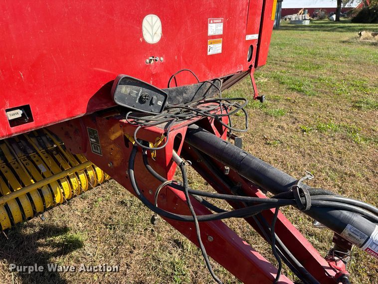 image for item EO8822 2006 New Holland BR750A round baler