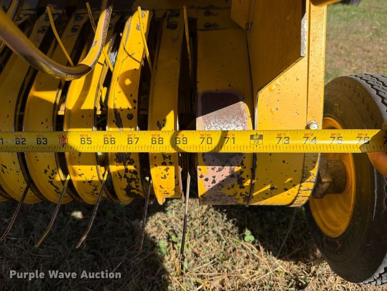 image for item EO8822 2006 New Holland BR750A round baler