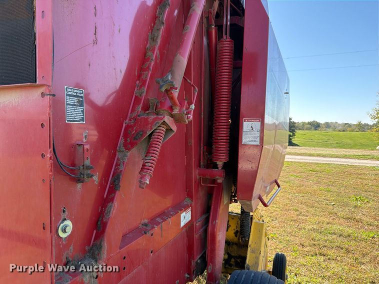 image for item EO8822 2006 New Holland BR750A round baler