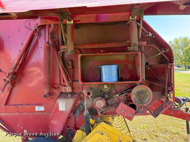 image for item EO8822 2006 New Holland BR750A round baler