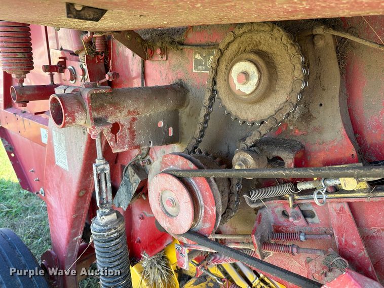 image for item EO8822 2006 New Holland BR750A round baler