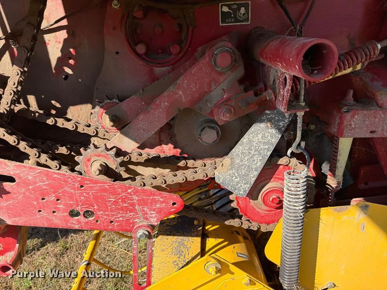 image for item EO8822 2006 New Holland BR750A round baler