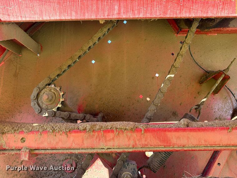 image for item EO8822 2006 New Holland BR750A round baler