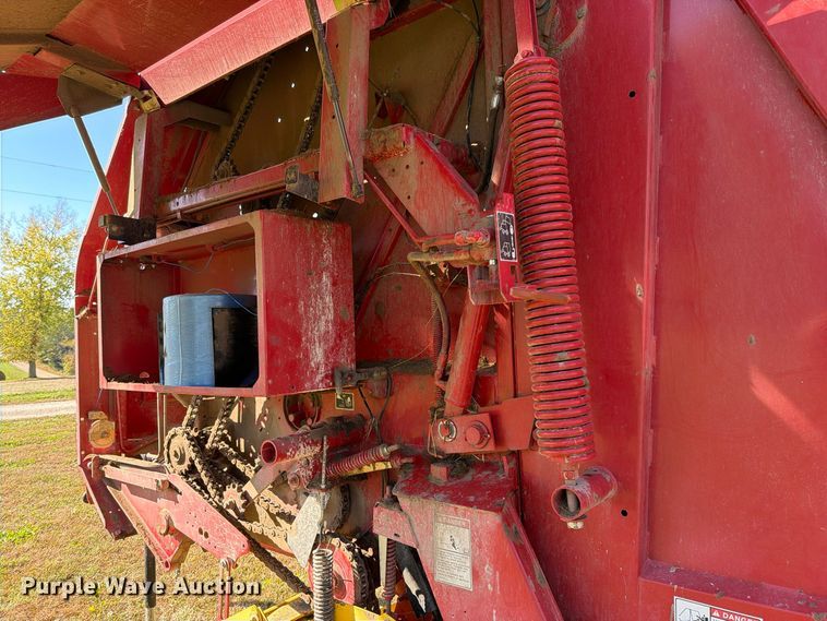 image for item EO8822 2006 New Holland BR750A round baler