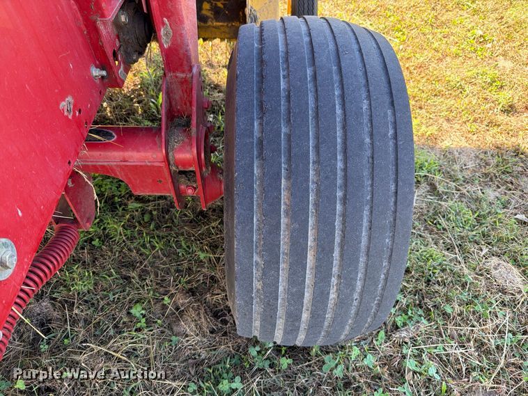 image for item EO8822 2006 New Holland BR750A round baler