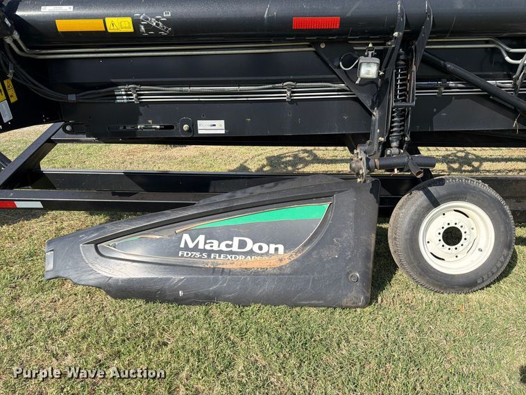 image for item EW7639 2017 MacDon FD75-S flex draper head