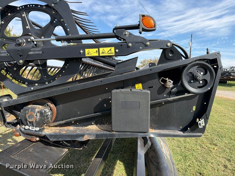 image for item EW7639 2017 MacDon FD75-S flex draper head