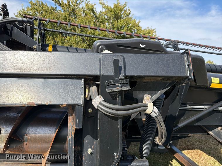 image for item EW7639 2017 MacDon FD75-S flex draper head