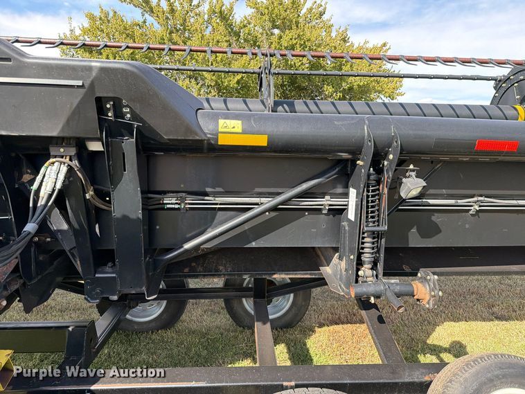image for item EW7639 2017 MacDon FD75-S flex draper head