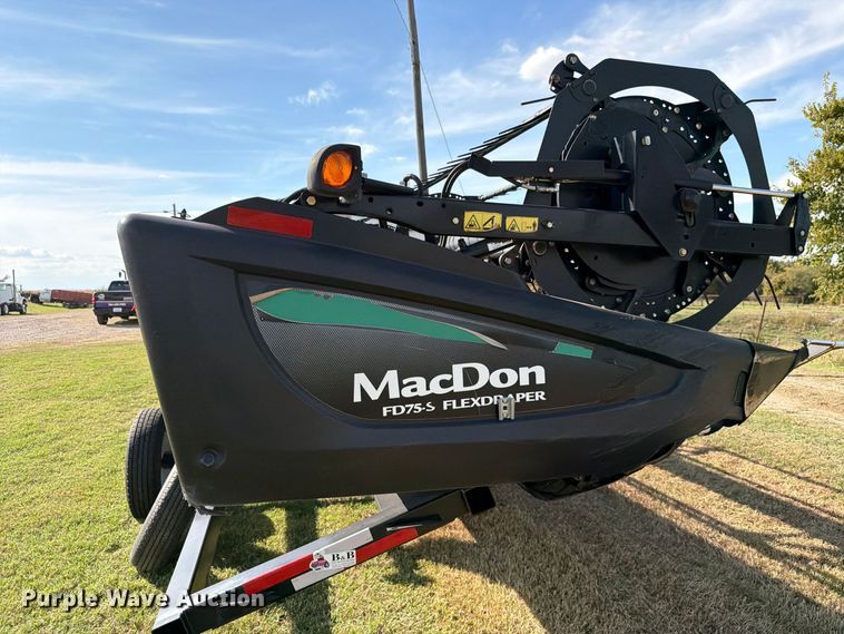 image for item EW7639 2017 MacDon FD75-S flex draper head