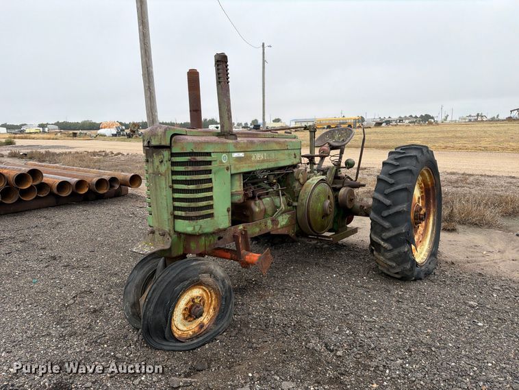 image for item FC0091 1947 John Deere G tractor