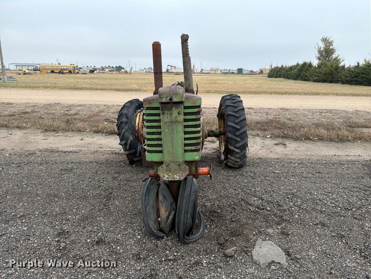 image for item FC0091 1947 John Deere G tractor