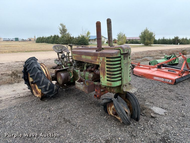 image for item FC0091 1947 John Deere G tractor