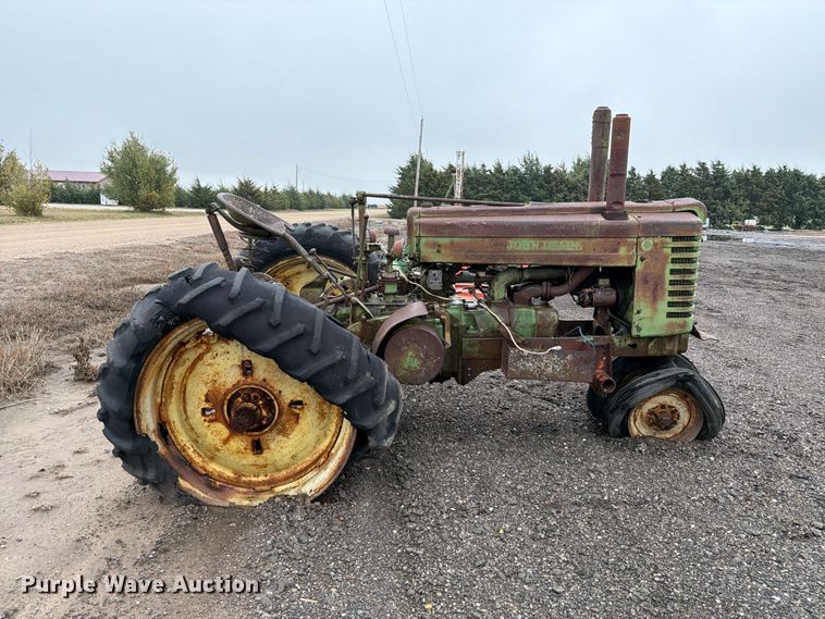 image for item FC0091 1947 John Deere G tractor
