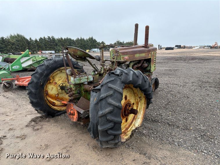 image for item FC0091 1947 John Deere G tractor