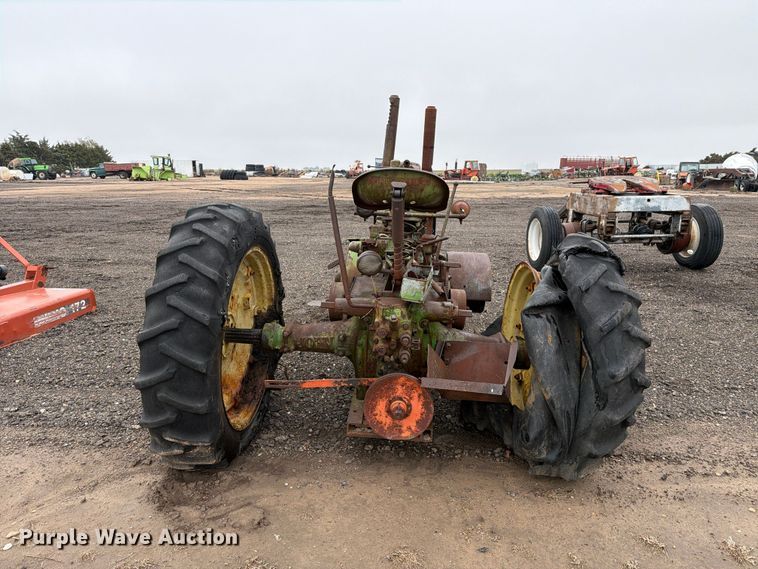 image for item FC0091 1947 John Deere G tractor