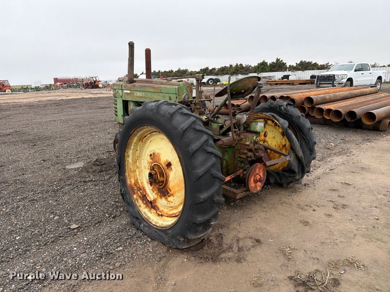 image for item FC0091 1947 John Deere G tractor