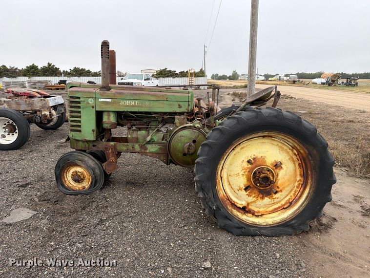 image for item FC0091 1947 John Deere G tractor