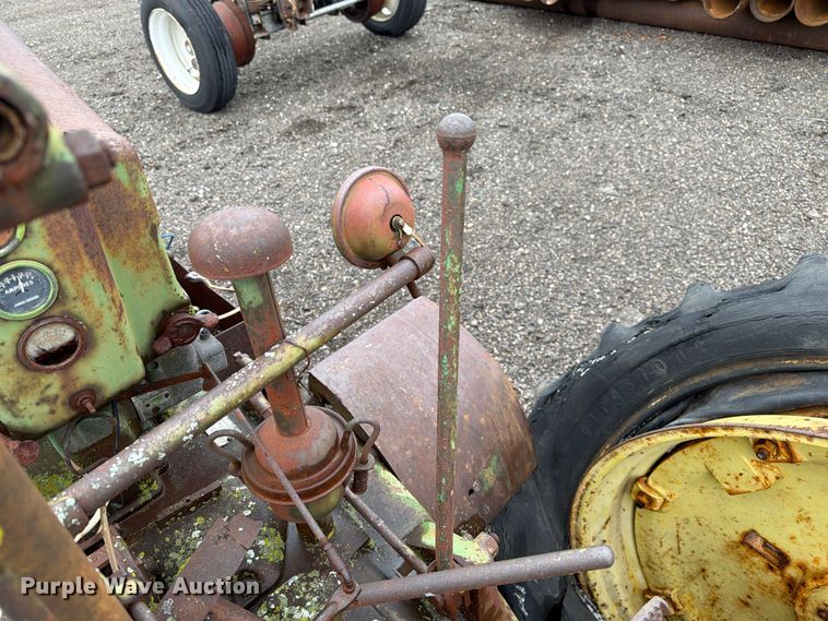 image for item FC0091 1947 John Deere G tractor